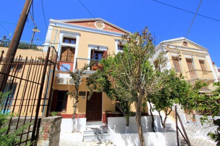 Symi Center Hotel エクステリア 写真