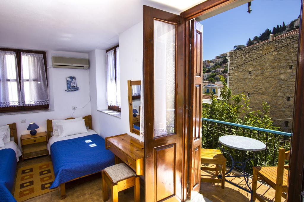 Symi Center Hotel エクステリア 写真