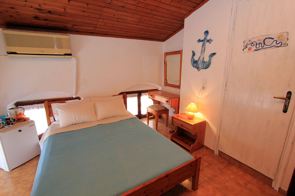 Symi Center Hotel エクステリア 写真
