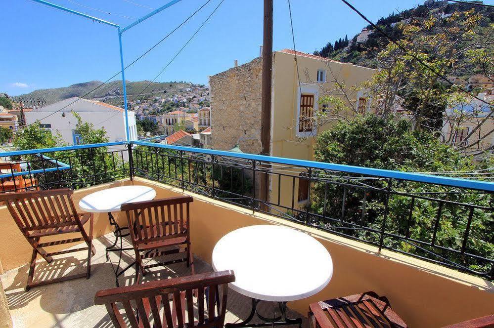 Symi Center Hotel エクステリア 写真