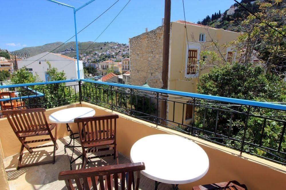 Symi Center Hotel エクステリア 写真